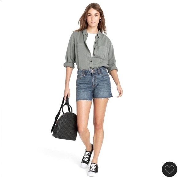 Universal Thread High Rise Frayed Distressed Denim Shorts Size 6 - Picture 3 of 6